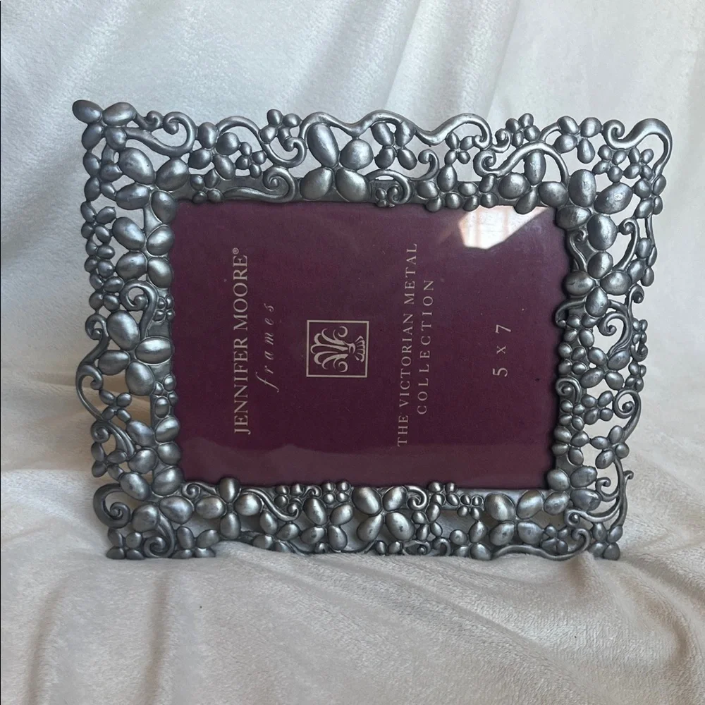 Jennifer Moore Victorian Metal Frame in Silver